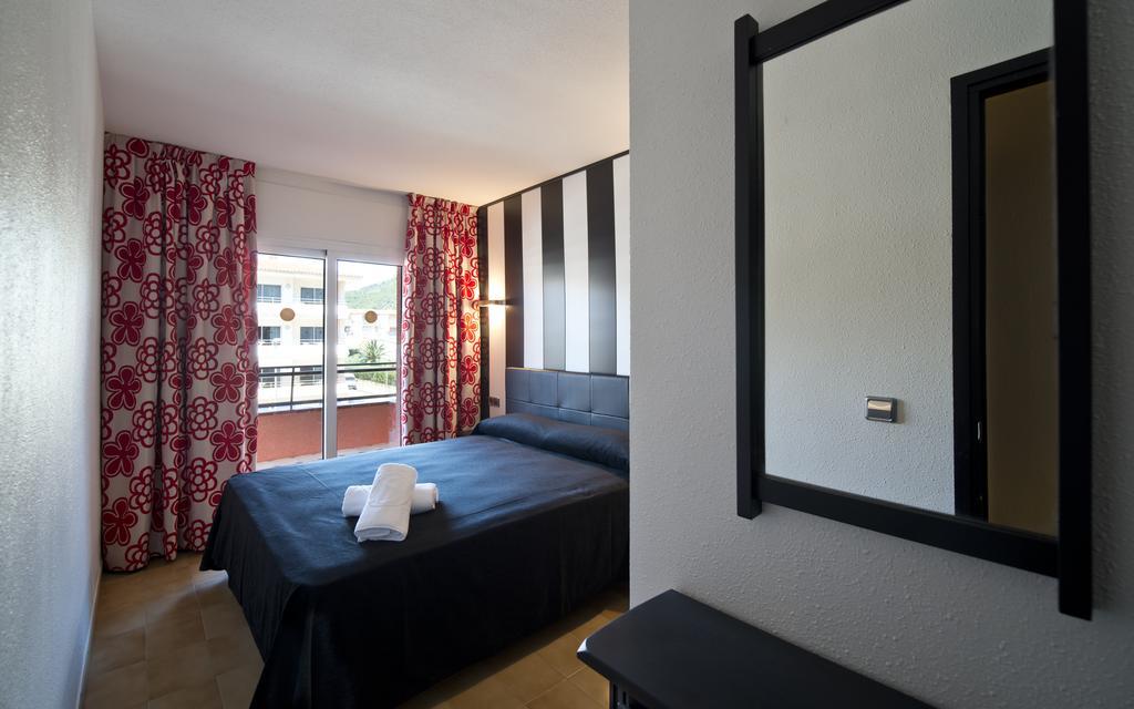 Apartamentos Salles Beach L'Estartit Pokoj fotografie